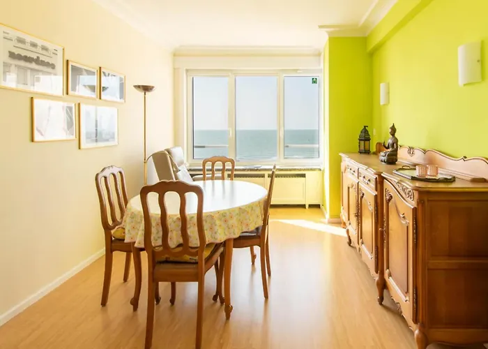 In With Stunning Sea View Апартаменти